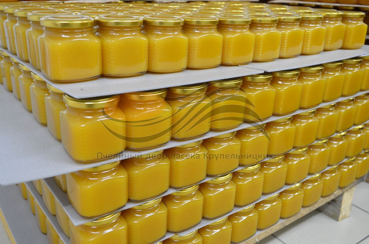 Реализовать мед оптом по хорошей. Упаковка для меда. Магазин меда. Мед производители. Мед в банках.